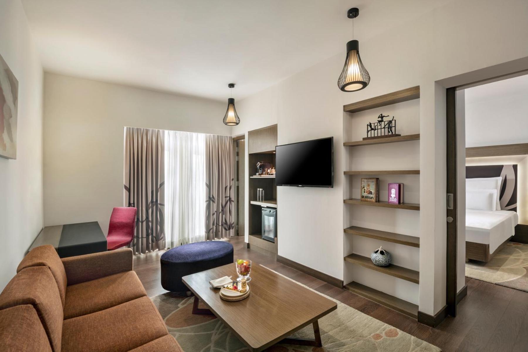 Novotel New Delhi Aerocity Buitenkant foto A suite at the hotel